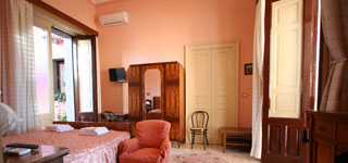 Camera rosa del b&b Acireale Mare